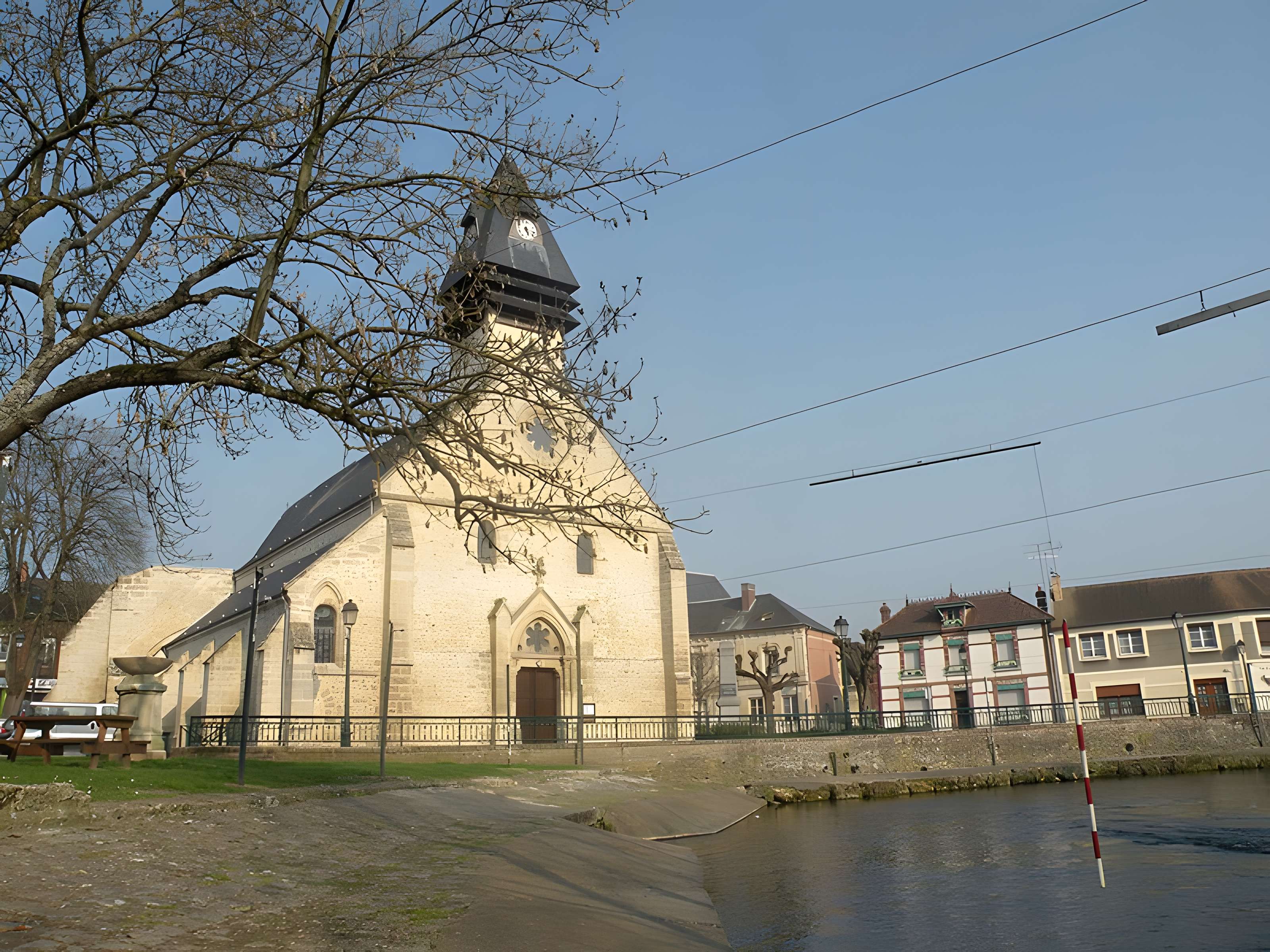Église Saint-Vincent de Hermes
