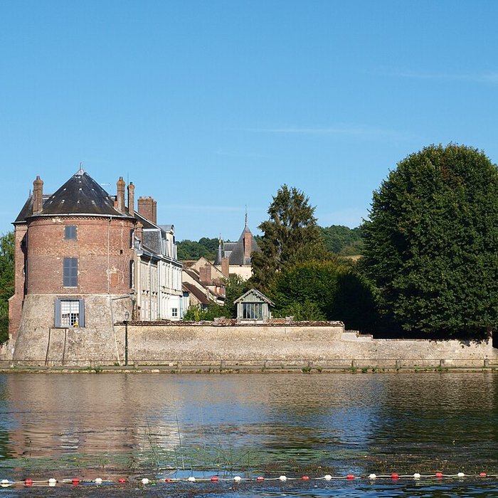Photo de Enceinte de Villeneuve-sur-Yonne