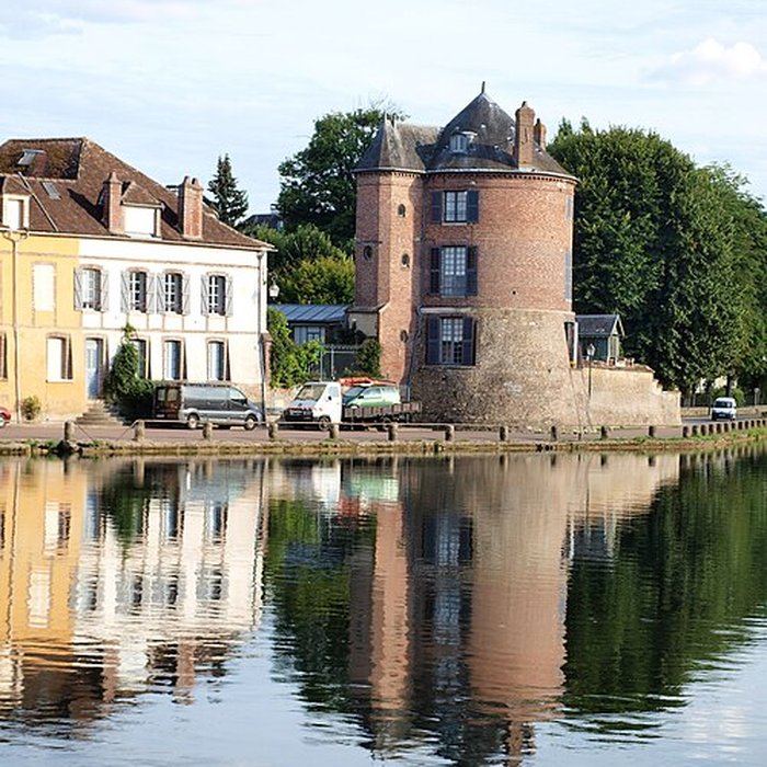 Photo de Enceinte de Villeneuve-sur-Yonne