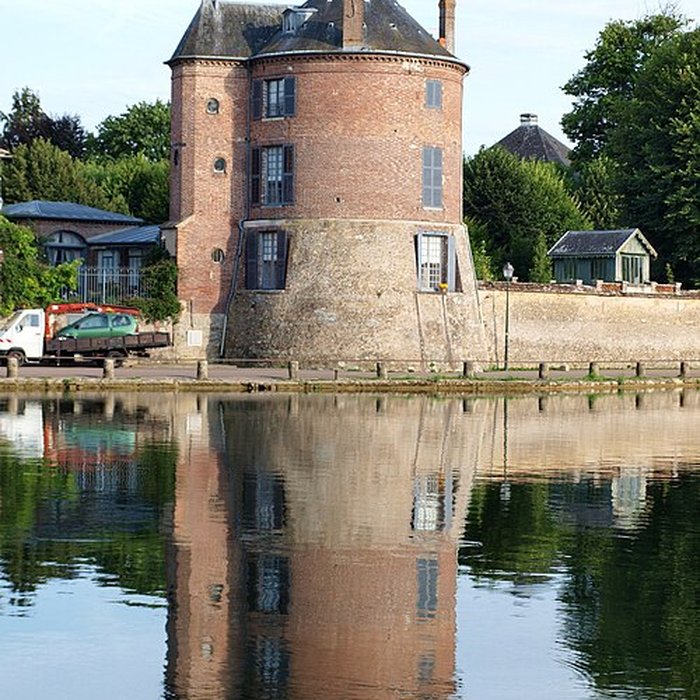Photo de Enceinte de Villeneuve-sur-Yonne