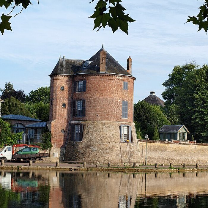 Photo de Enceinte de Villeneuve-sur-Yonne