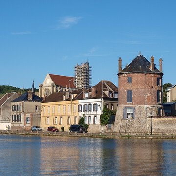 Enceinte de Villeneuve-sur-Yonne