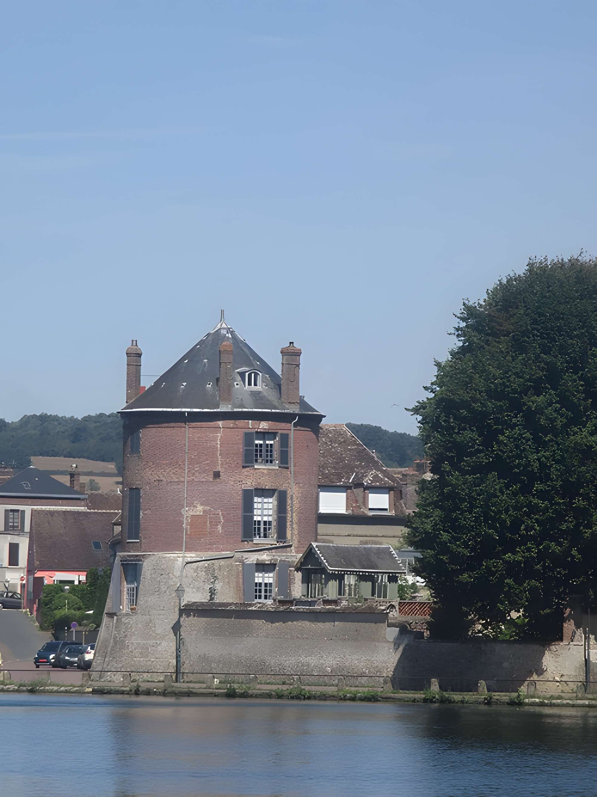 Enceinte de Villeneuve-sur-Yonne