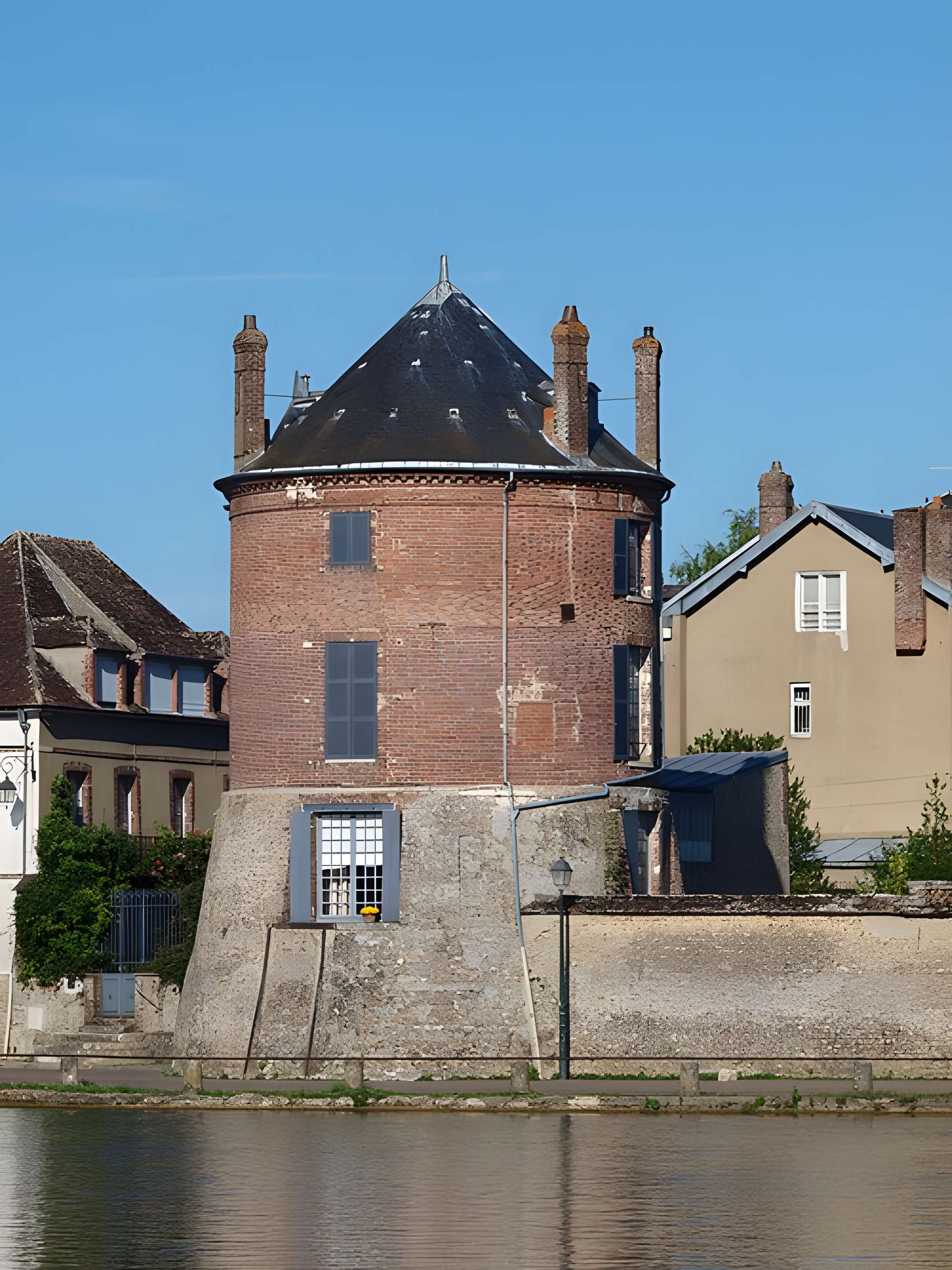 Enceinte de Villeneuve-sur-Yonne