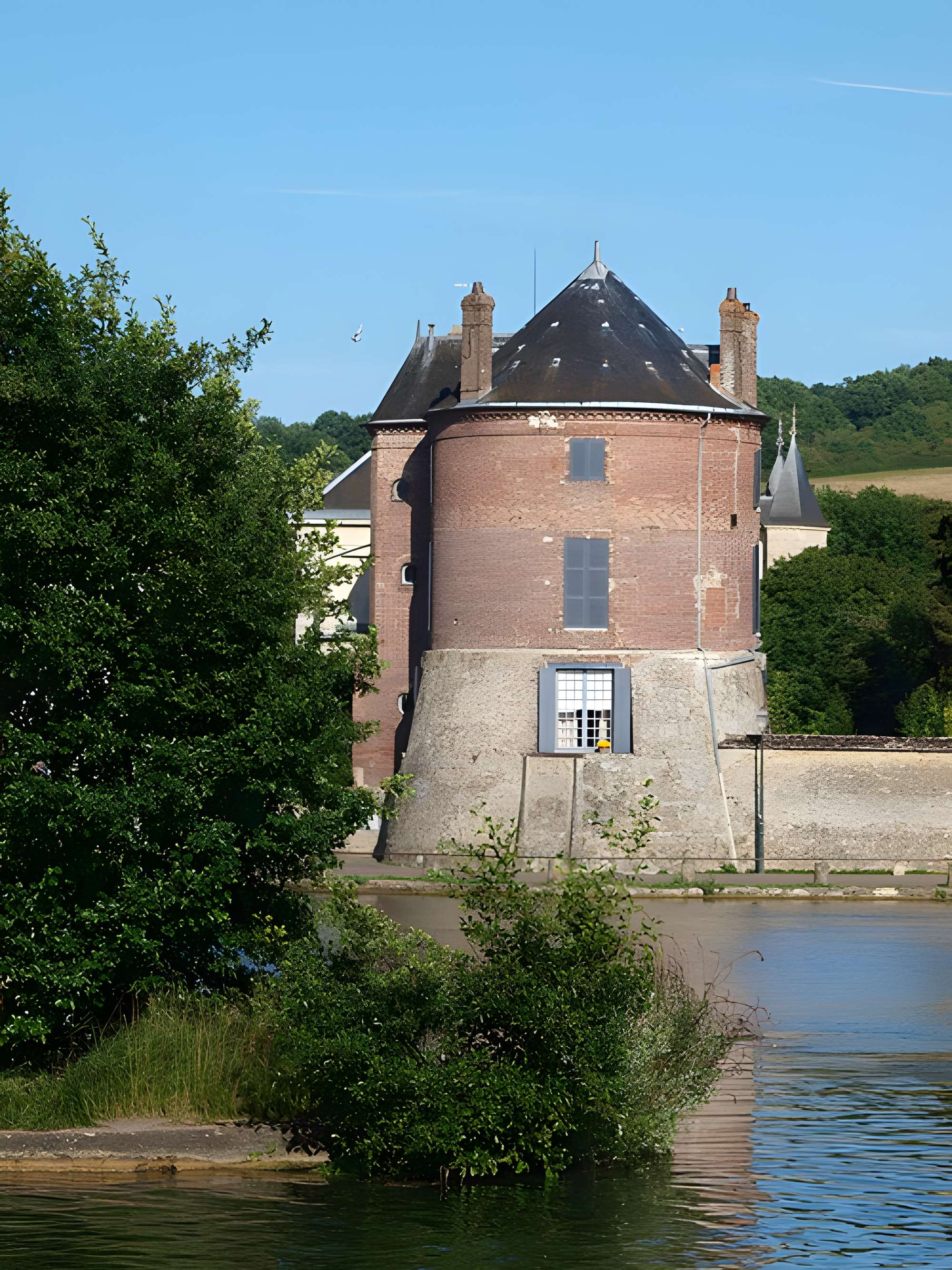 Enceinte de Villeneuve-sur-Yonne