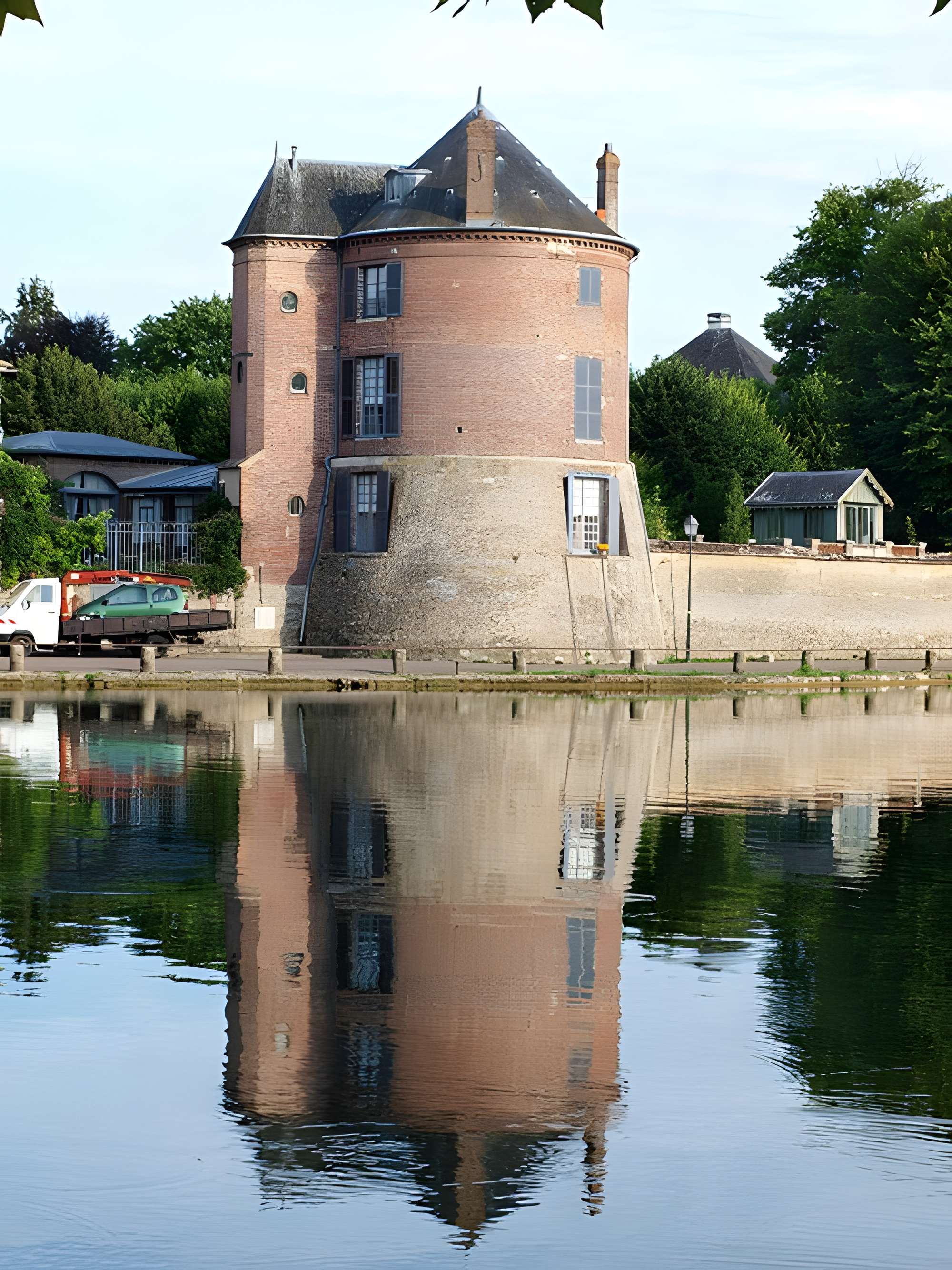 Enceinte de Villeneuve-sur-Yonne