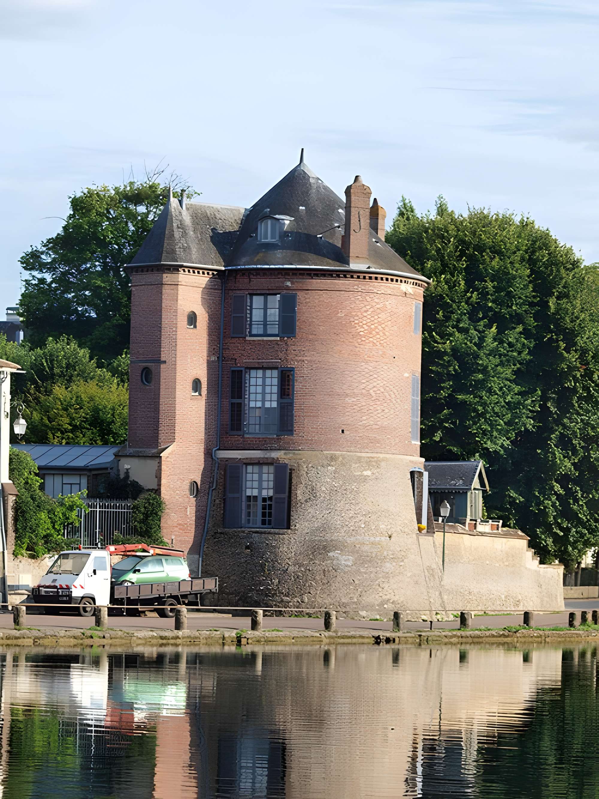 Enceinte de Villeneuve-sur-Yonne