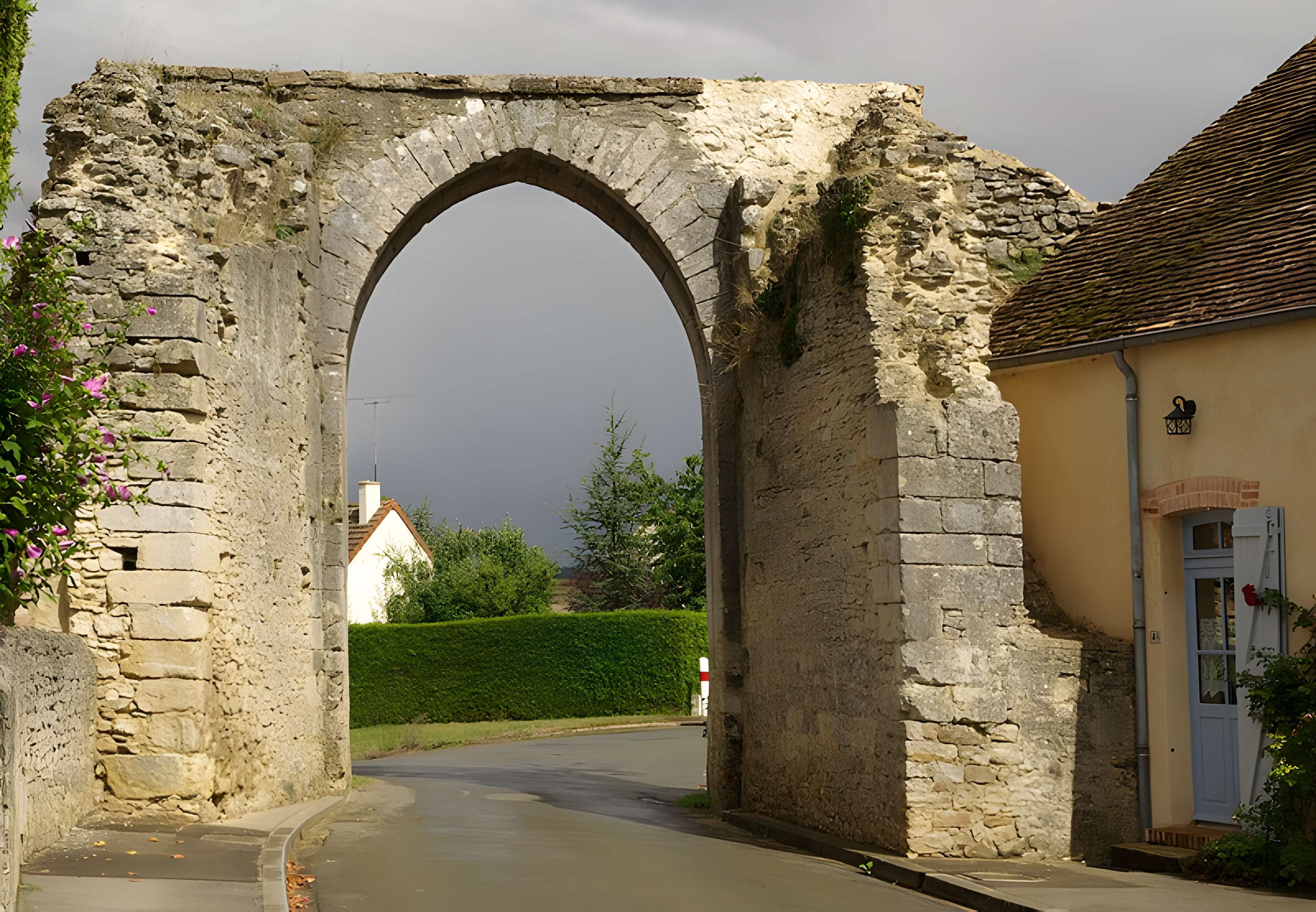 Enceinte fortifiée de Bourg-le-Roi