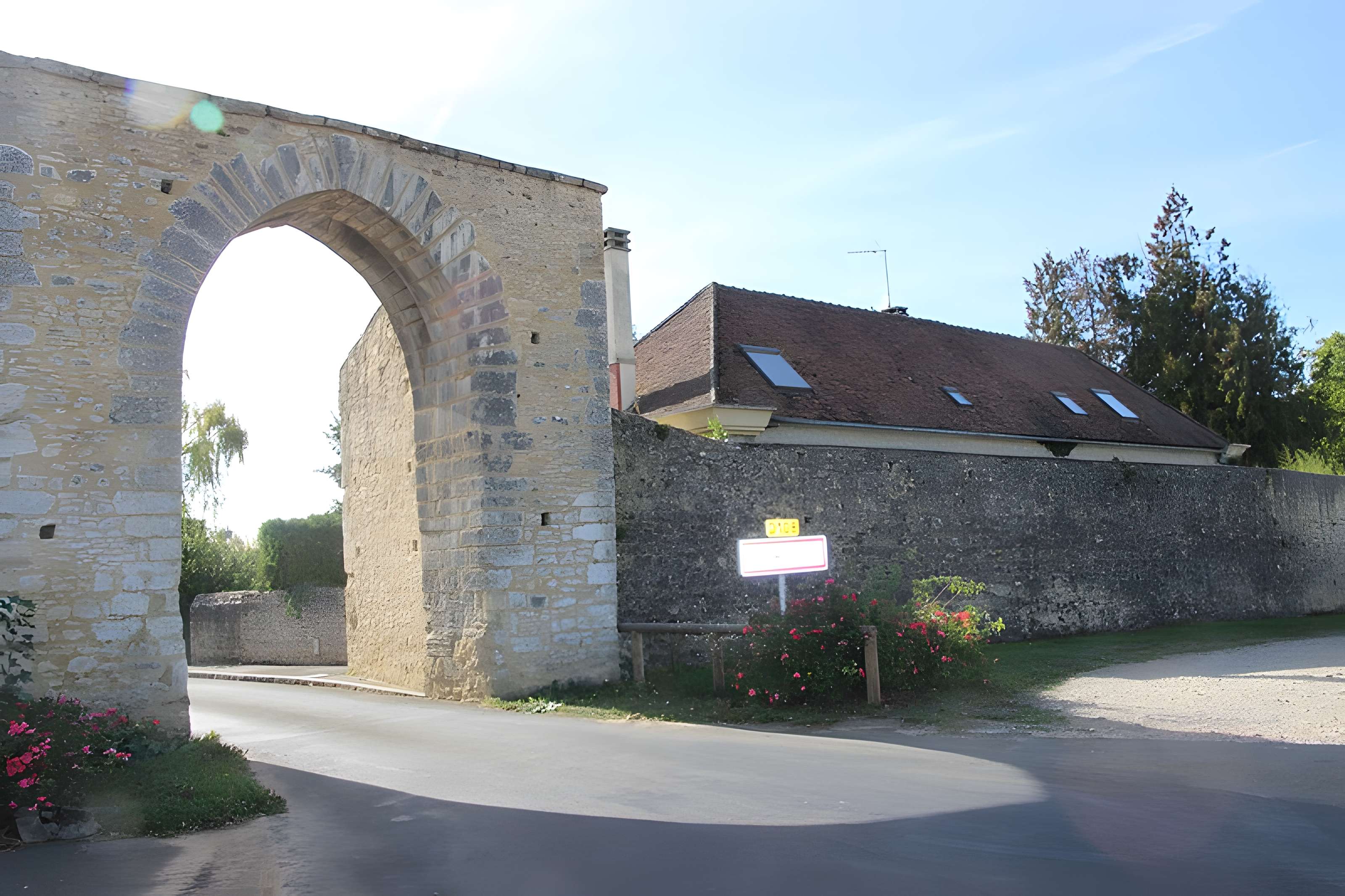Enceinte fortifiée de Bourg-le-Roi