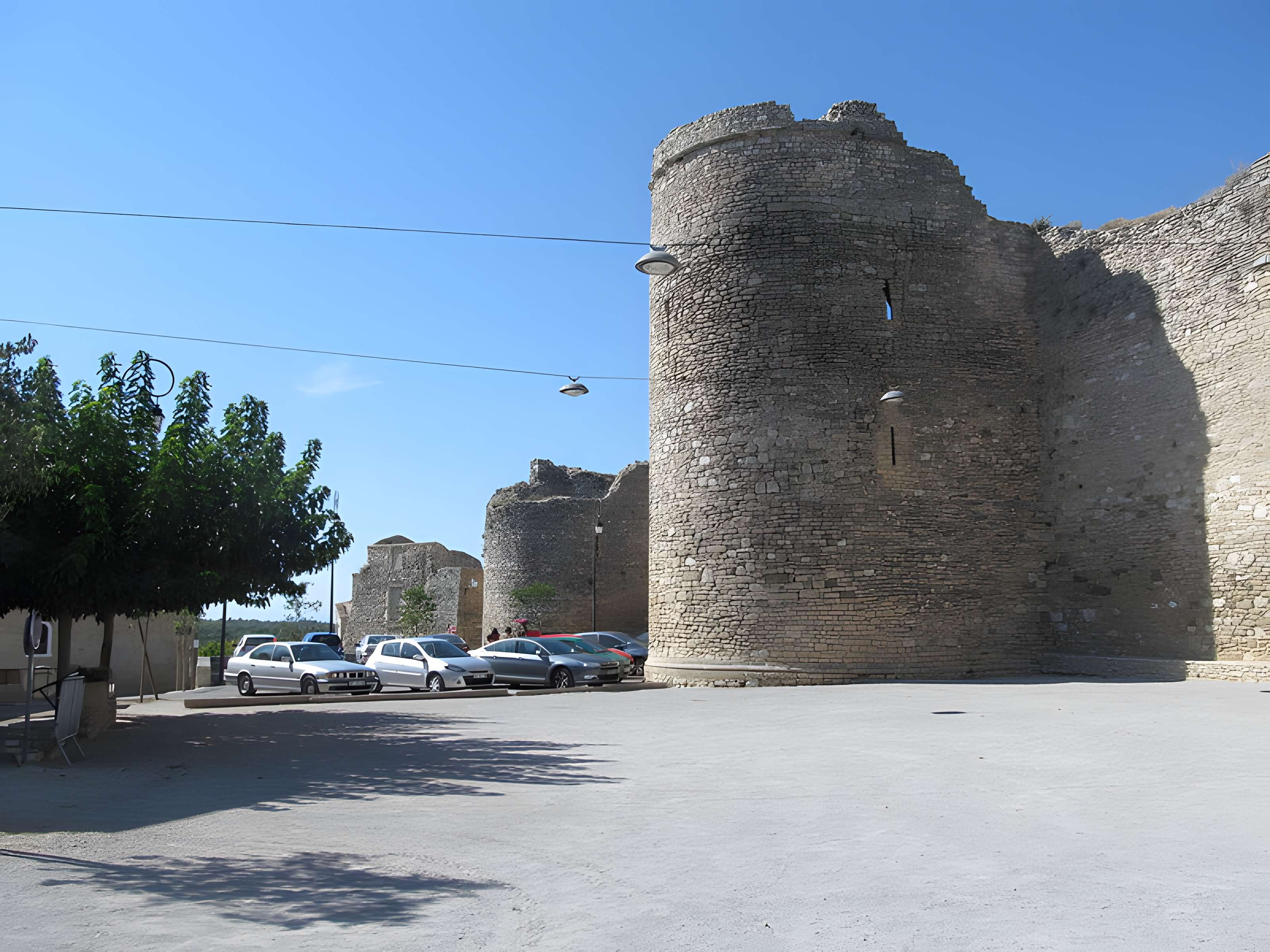 Enceinte romaine de Venasque
