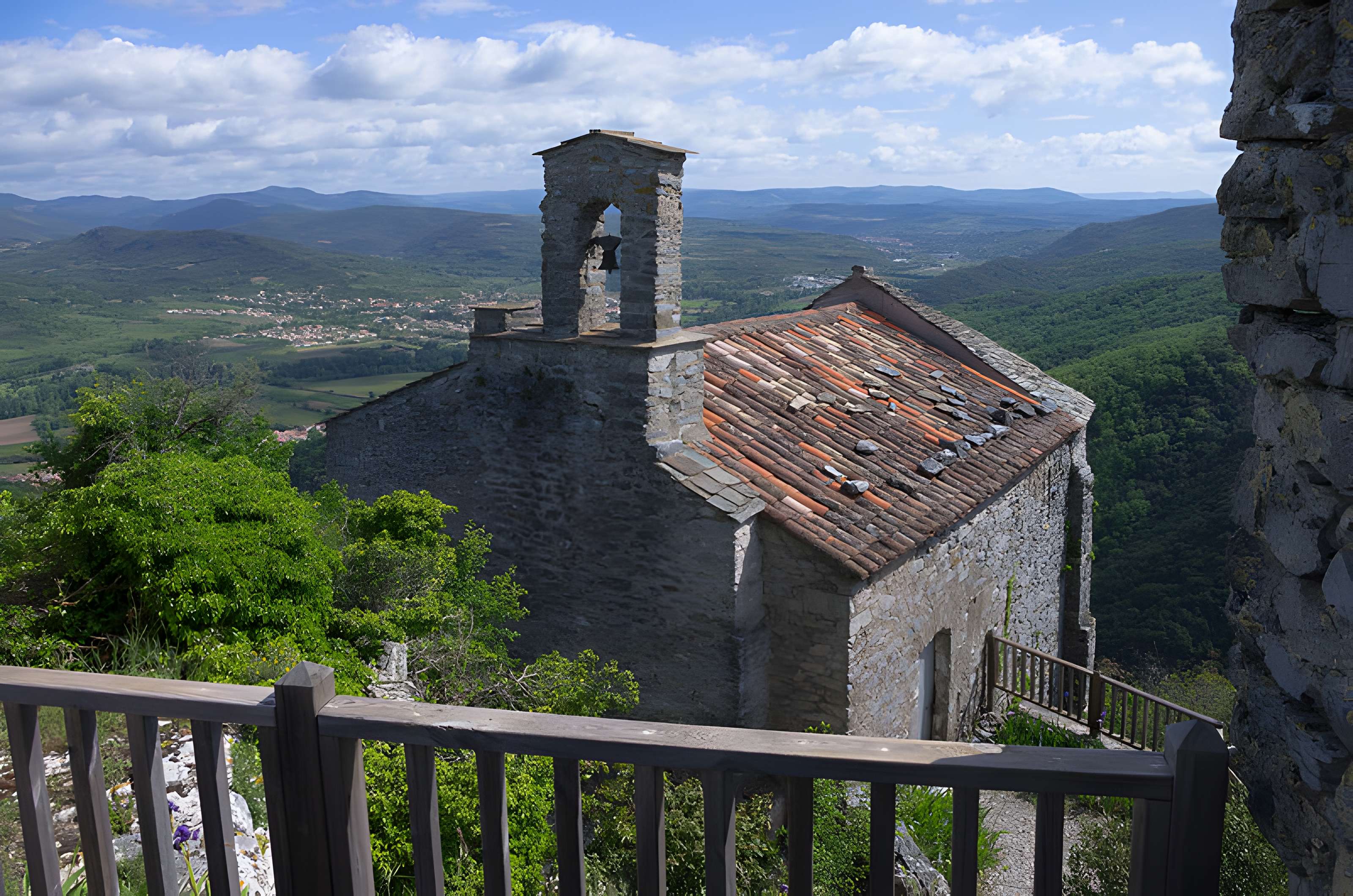 Ensemble castral dit castellas Saint-Michel de Mourcairol