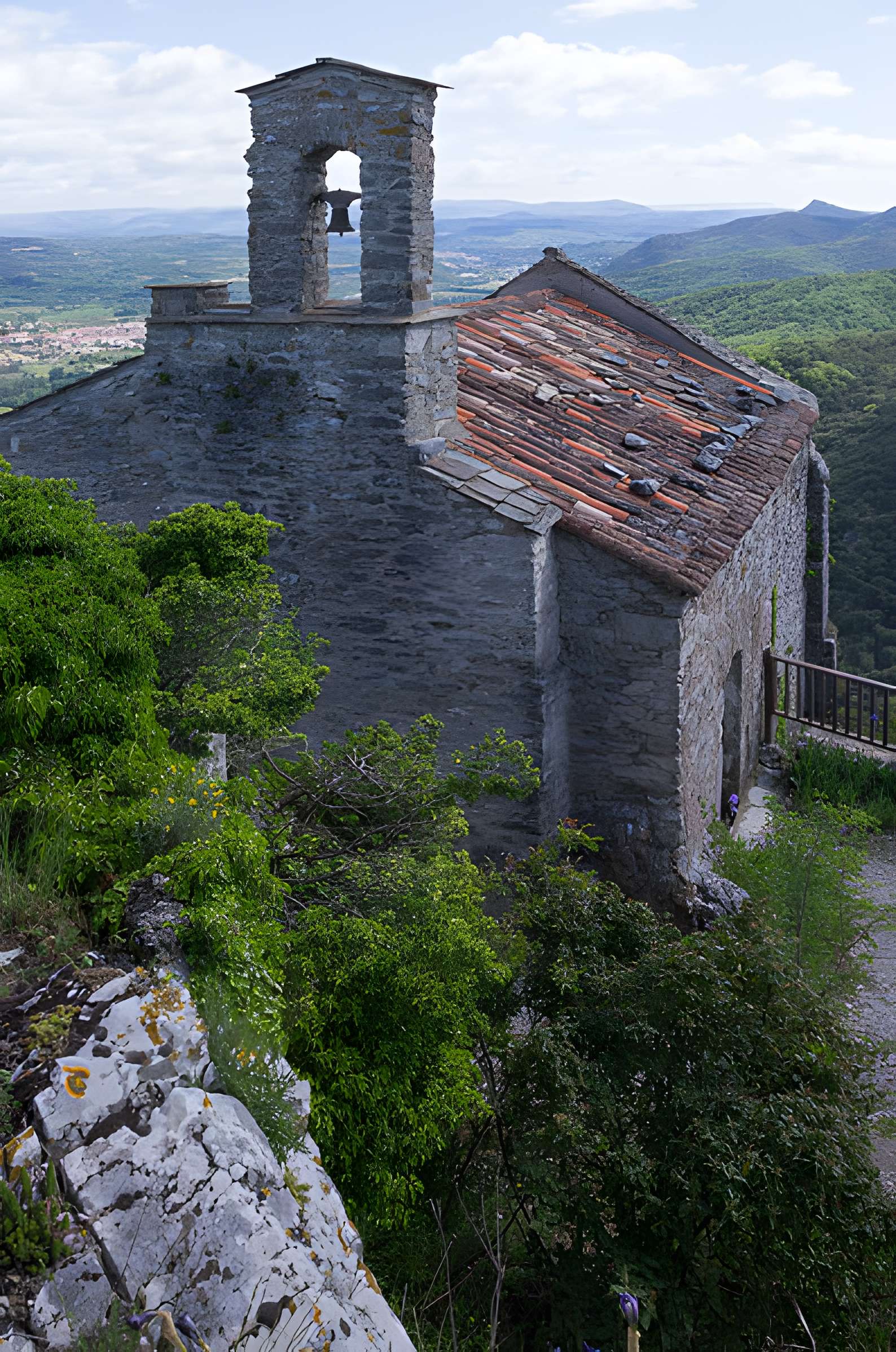 Ensemble castral dit castellas Saint-Michel de Mourcairol