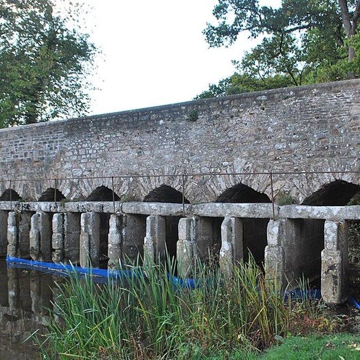 Photo de Ensemble fortifié de la chapelle et du pont de Chevré
