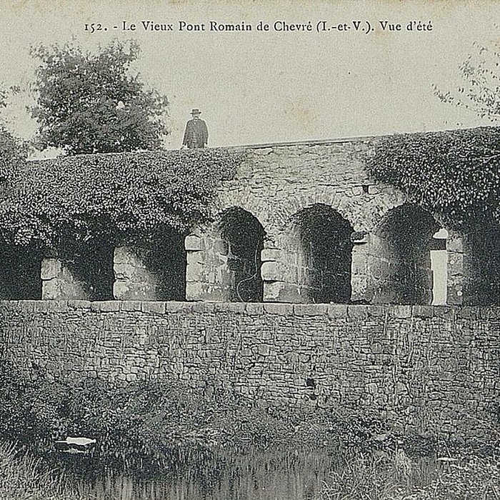 Photo de Ensemble fortifié de la chapelle et du pont de Chevré