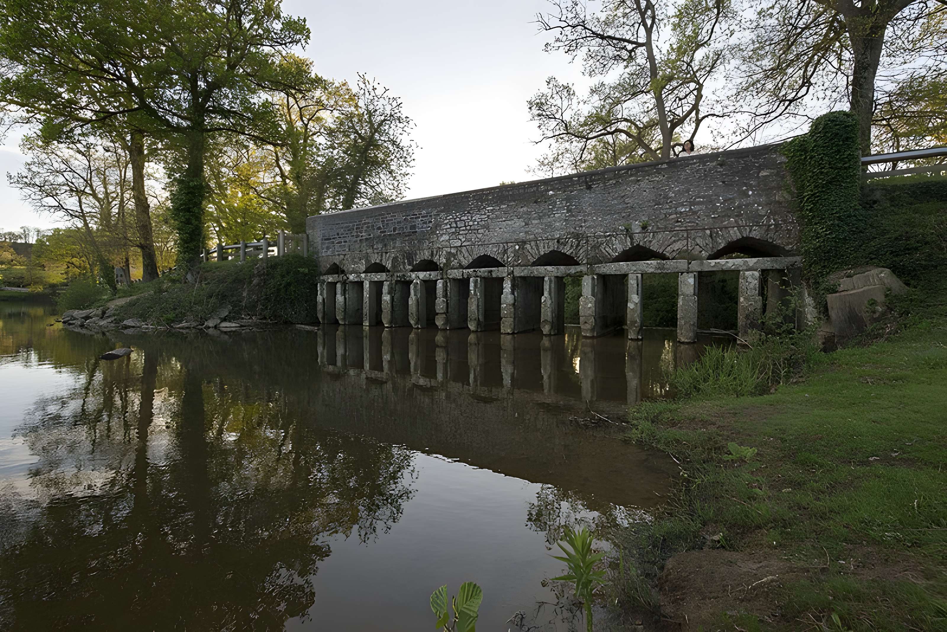 Ensemble fortifié de la chapelle et du pont de Chevré