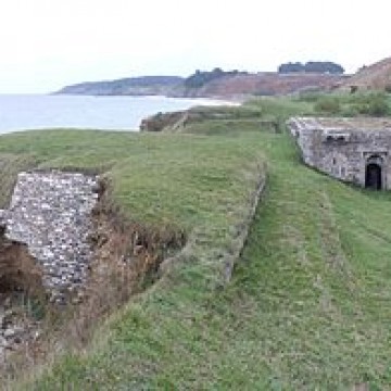 ensemble fortifie de la ferriere a locmaria