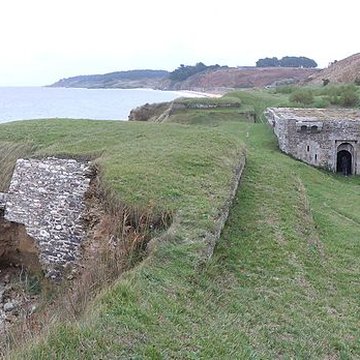Ensemble fortifié de La Ferrière à Locmaria