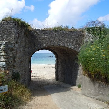 Ensemble fortifié de La Ferrière à Locmaria