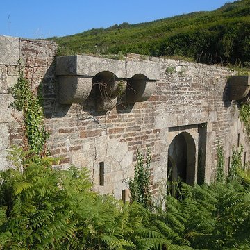 Ensemble fortifié de La Ferrière à Locmaria