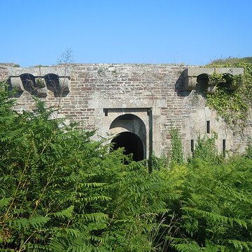 Ensemble fortifié de La Ferrière à Locmaria