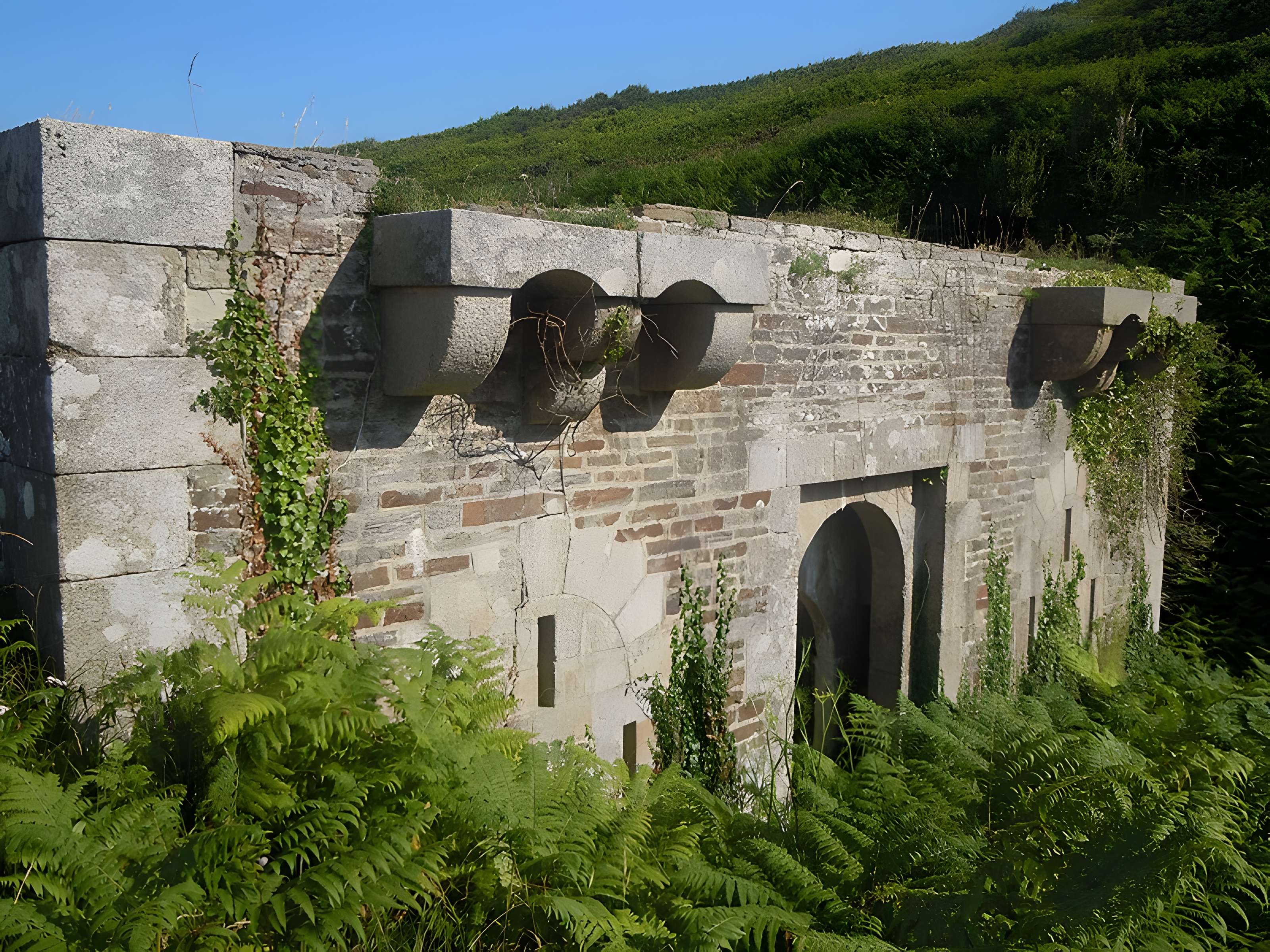 Ensemble fortifié de La Ferrière à Locmaria