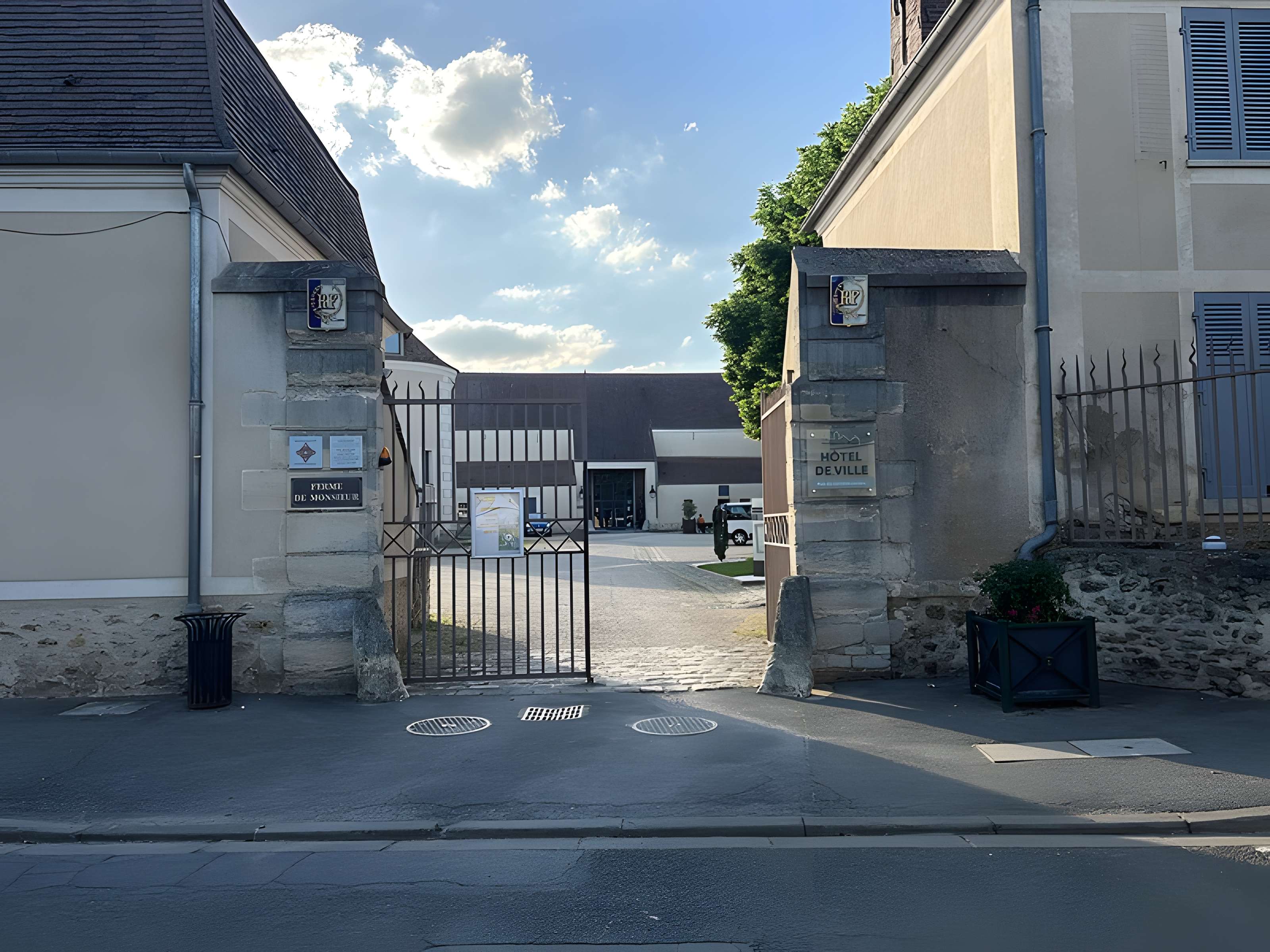Ferme de Monsieur à Mandres-les-Roses