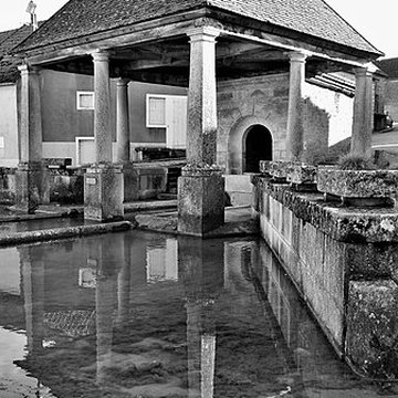 Fontaine abreuvoir lavoir de Santigny