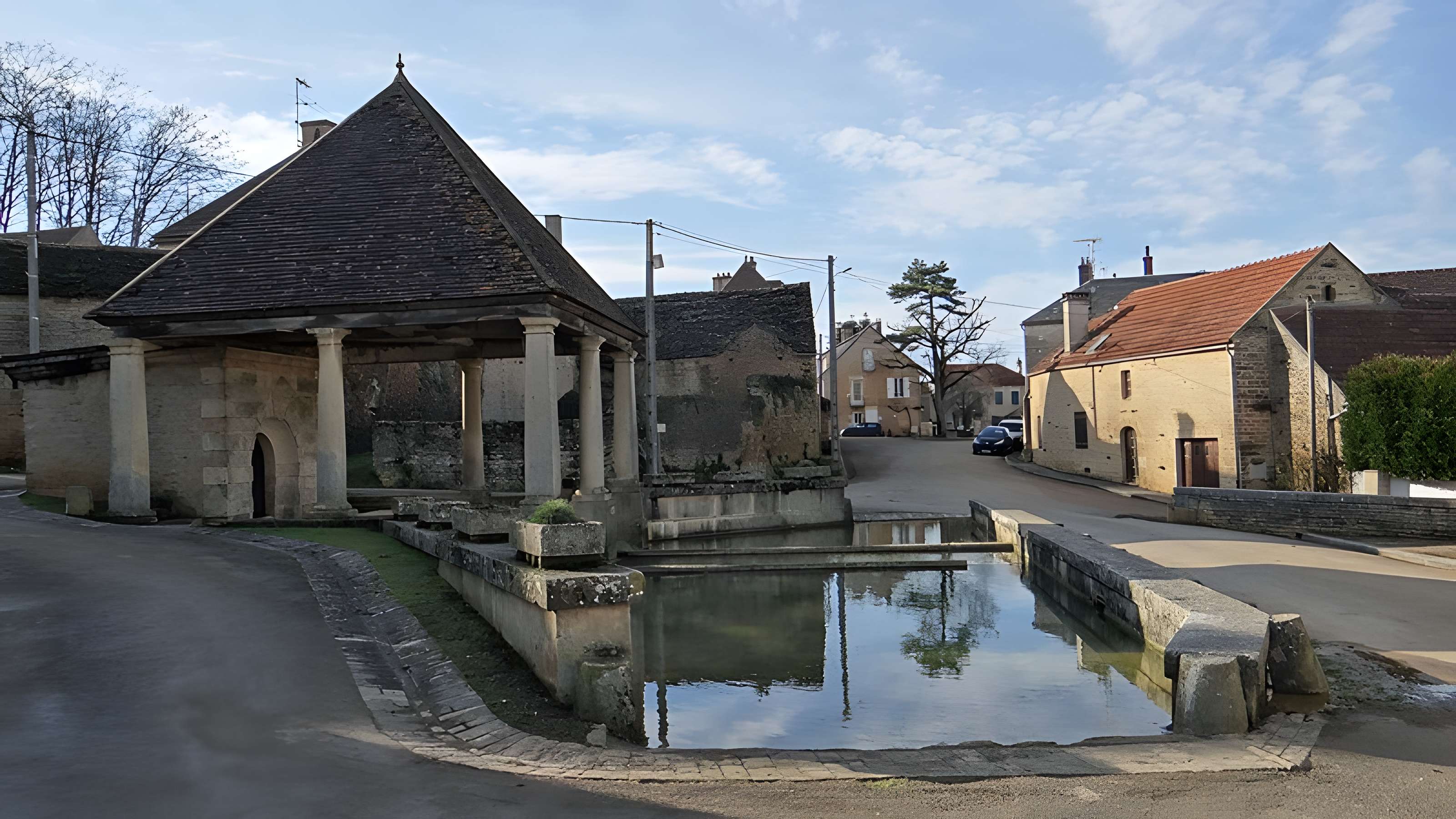 Fontaine abreuvoir lavoir de Santigny