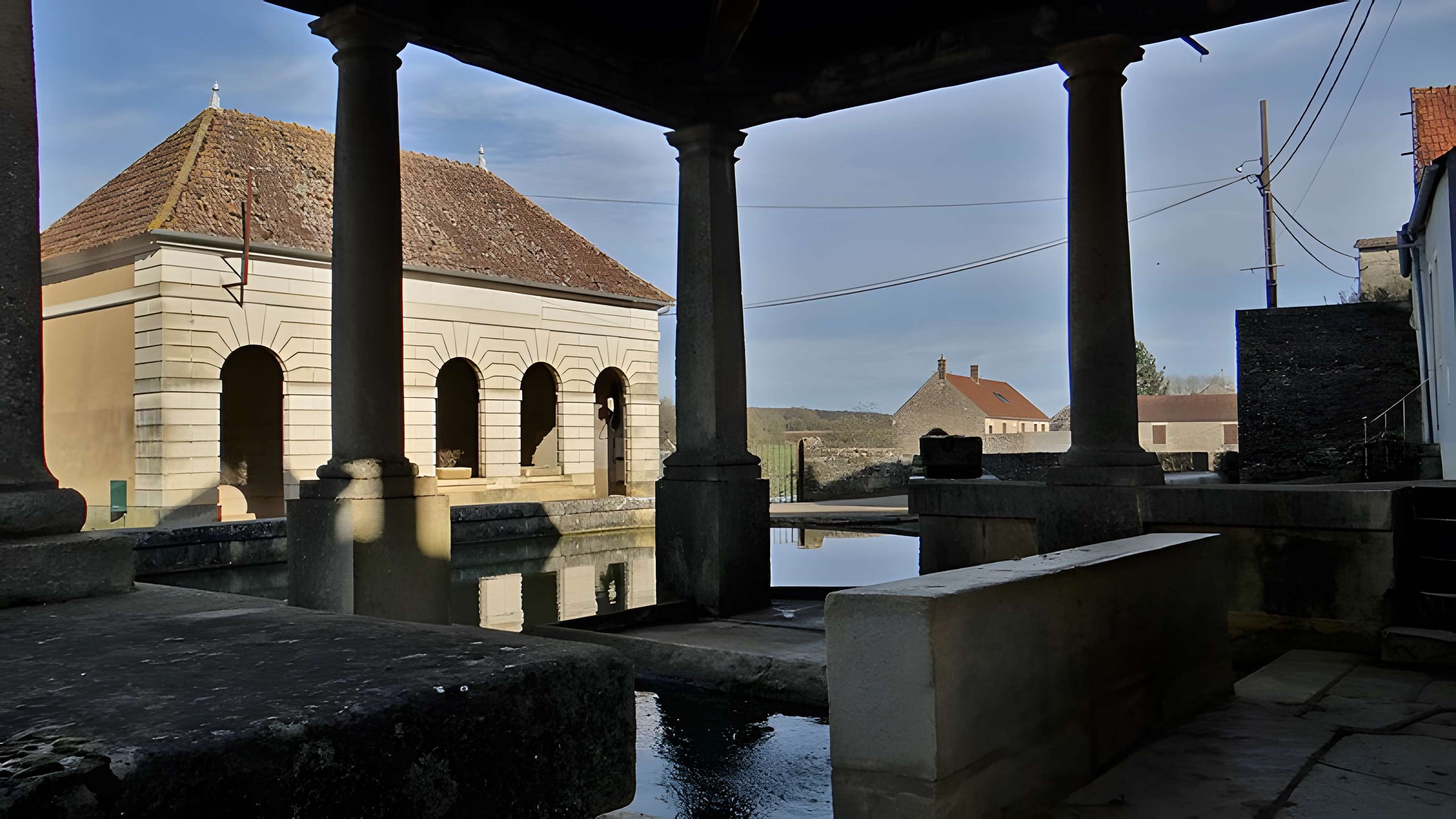 Fontaine abreuvoir lavoir de Santigny