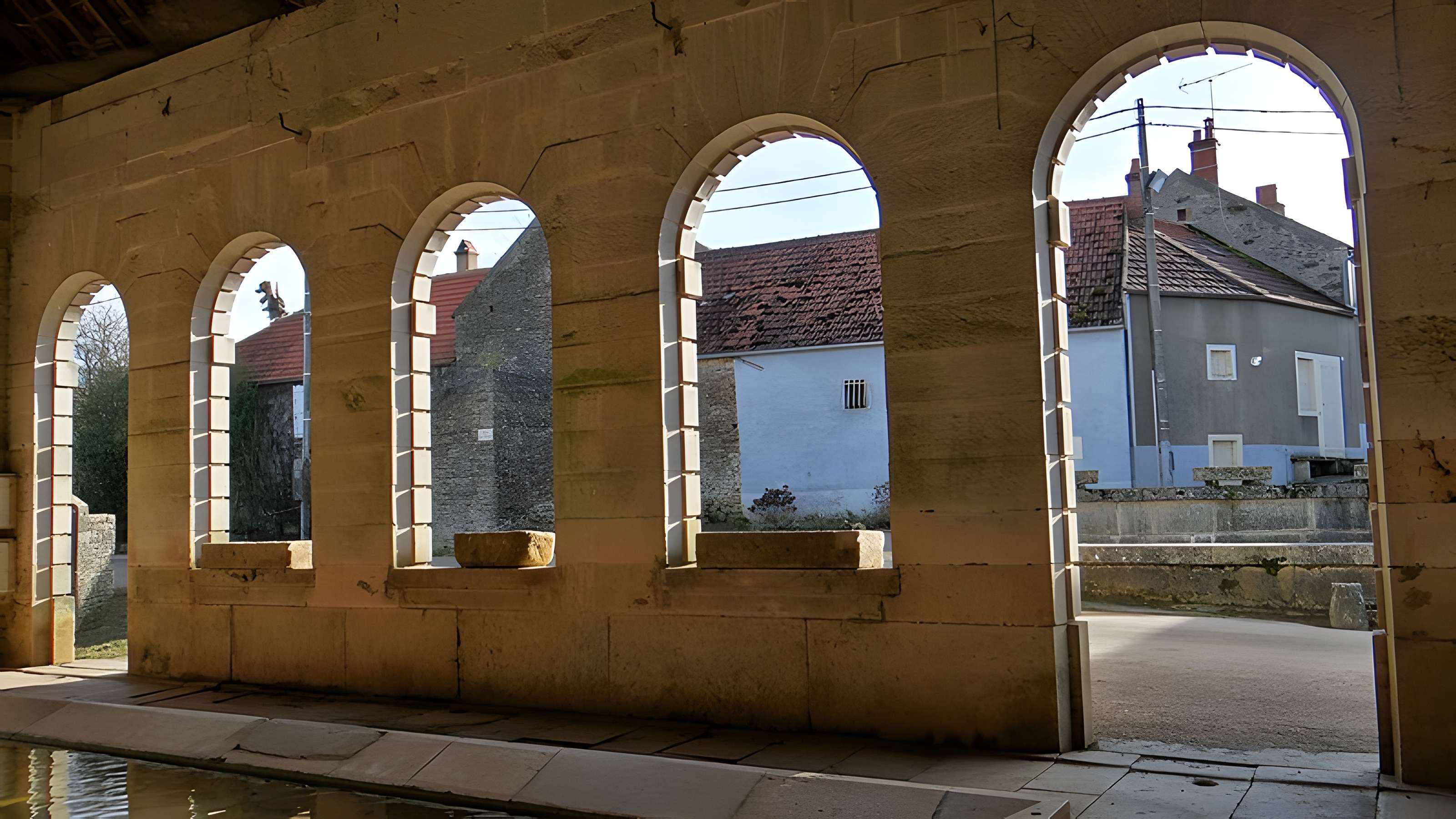 Fontaine abreuvoir lavoir de Santigny