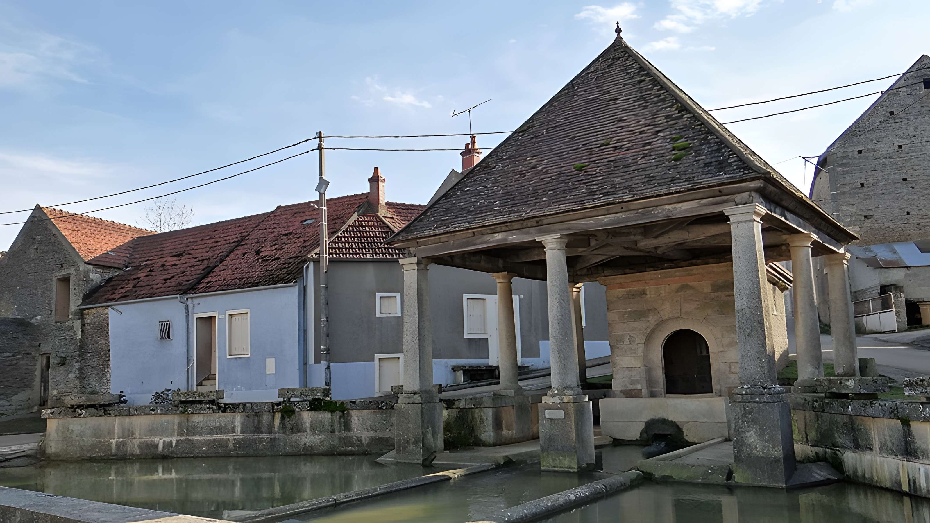 Fontaine abreuvoir lavoir de Santigny