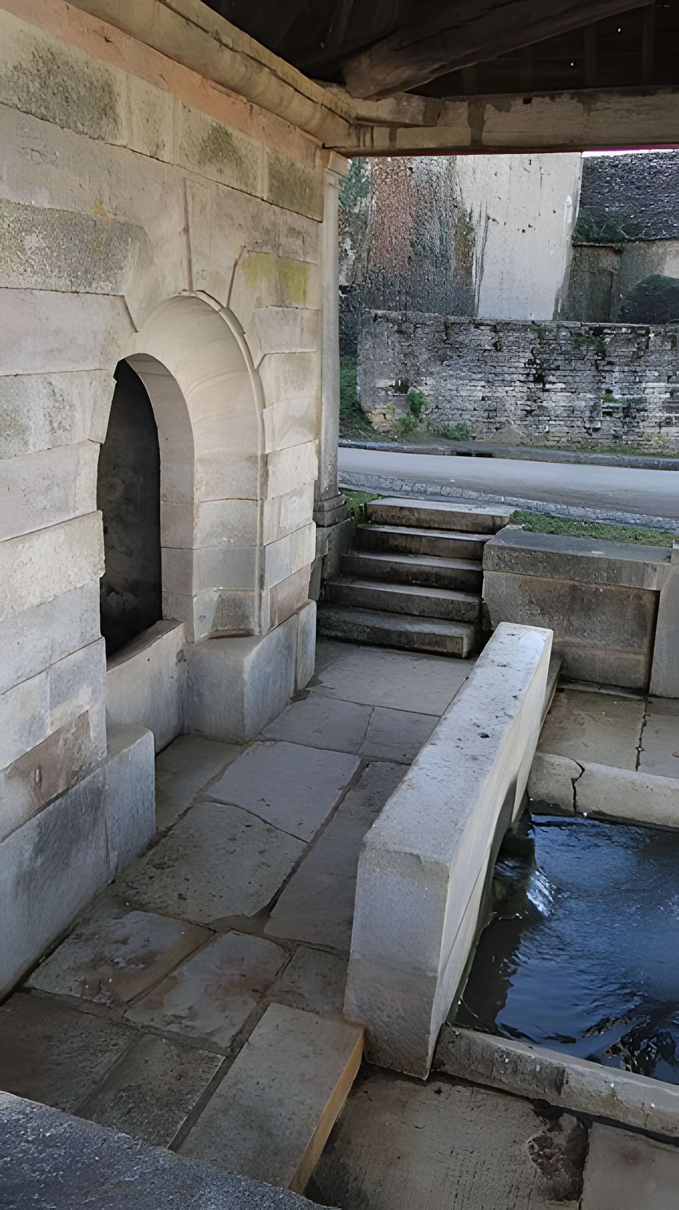 Fontaine abreuvoir lavoir de Santigny