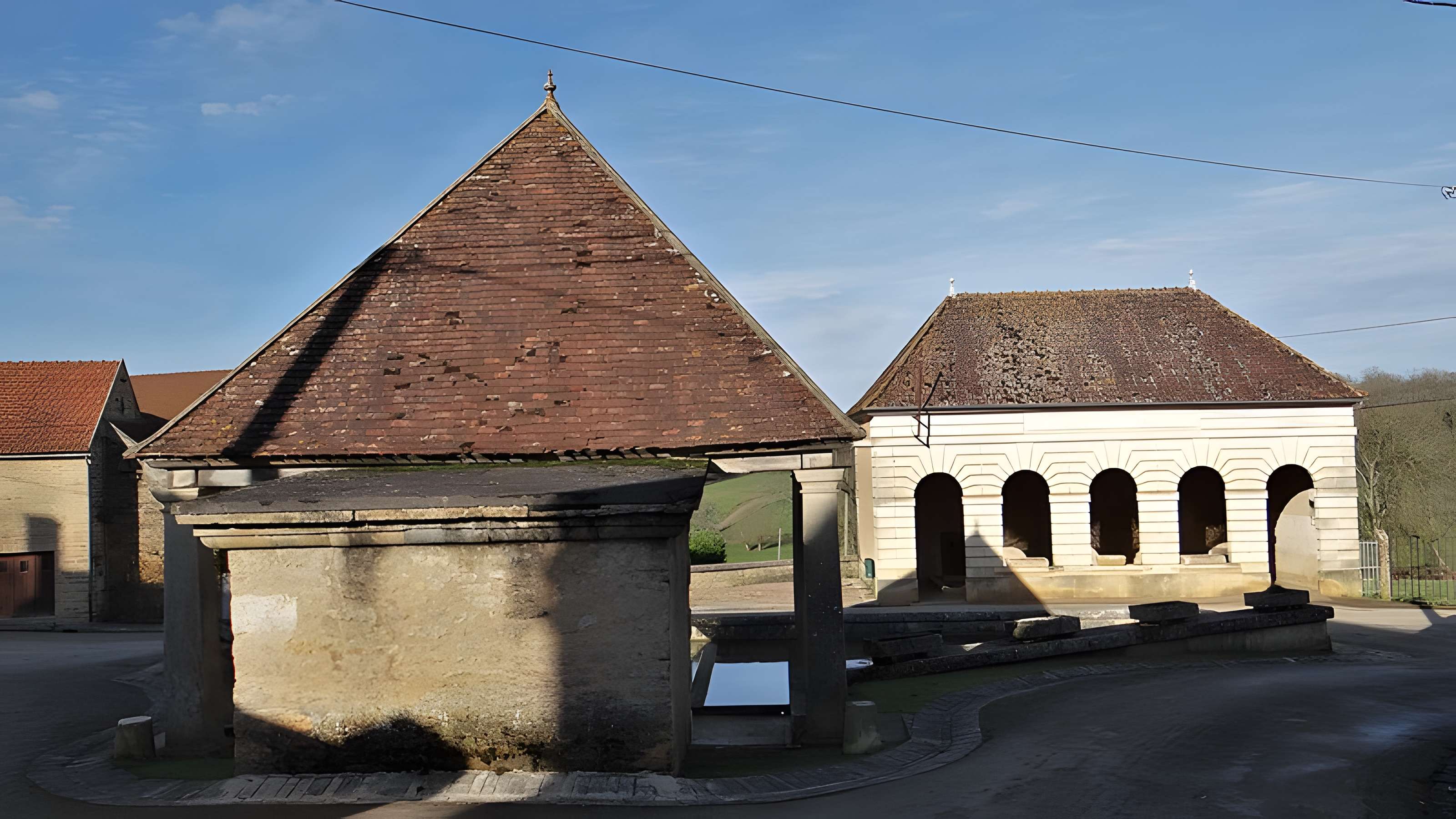 Fontaine abreuvoir lavoir de Santigny