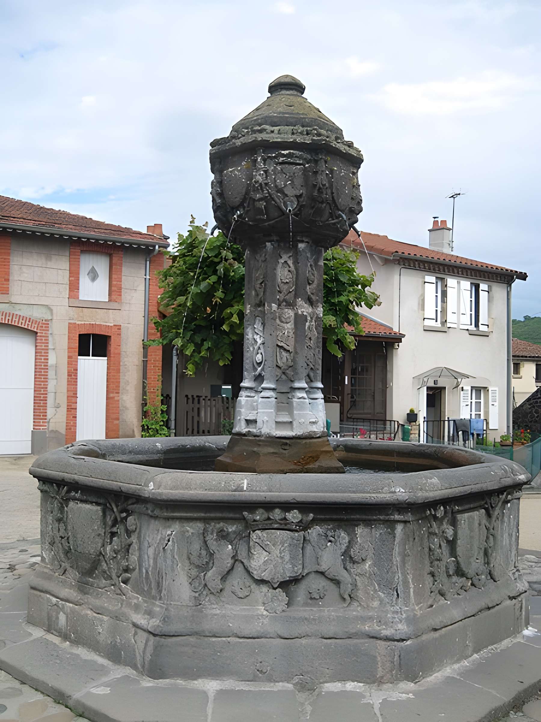 Fontaine de Saint-Saturnin