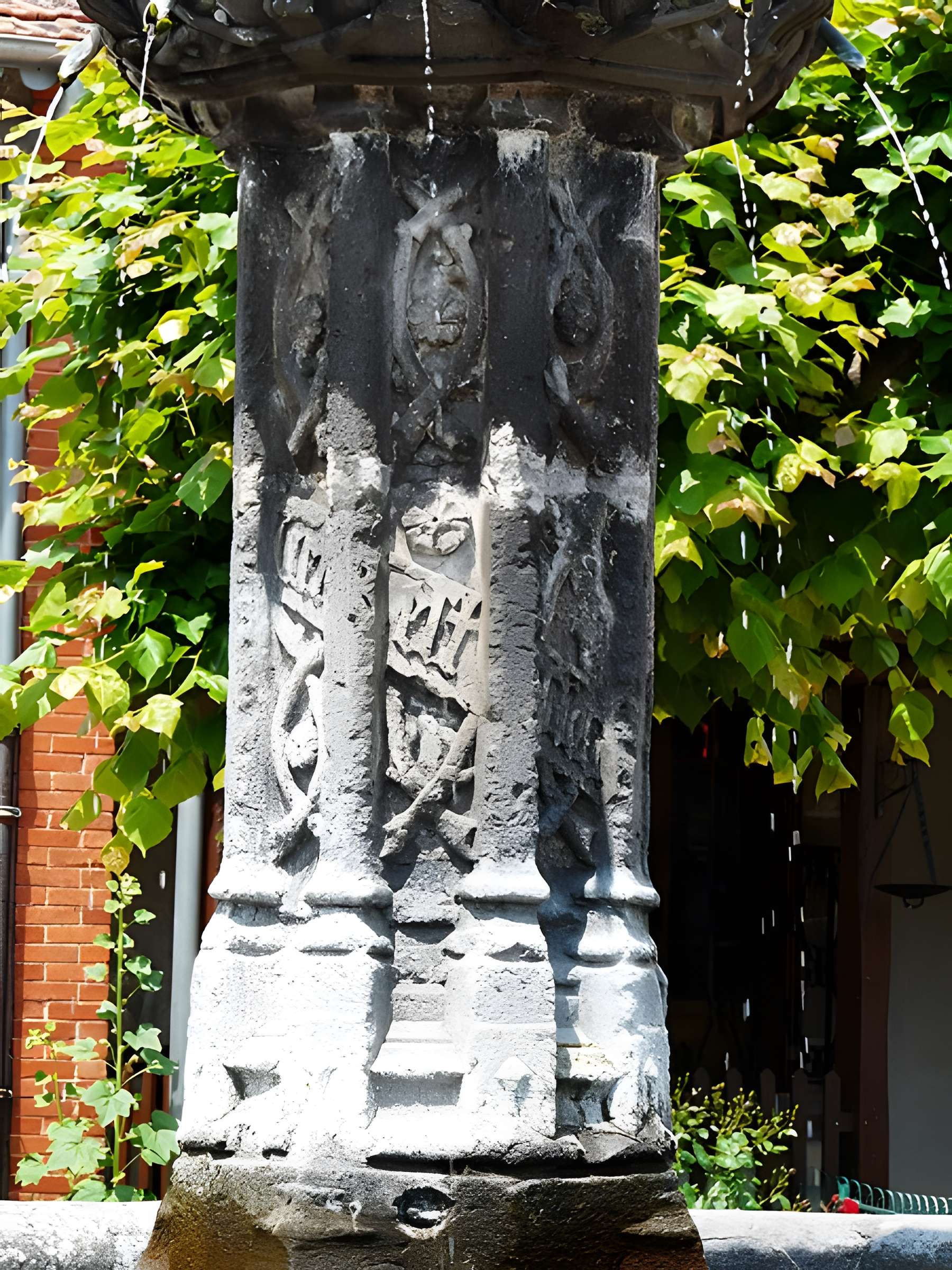 Fontaine de Saint-Saturnin