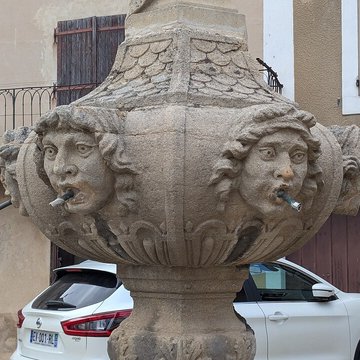 Fontaine de la Grand-Porte de Malemort-du-Comtat