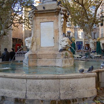 Fontaine de la place de lHôtel-de-Ville dAix-en-Provence