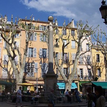 Fontaine de la place de lHôtel-de-Ville dAix-en-Provence