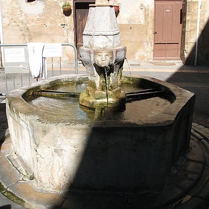 Photo de Fontaine de la rue de lAbreuvoir de Besse-sur-Issole