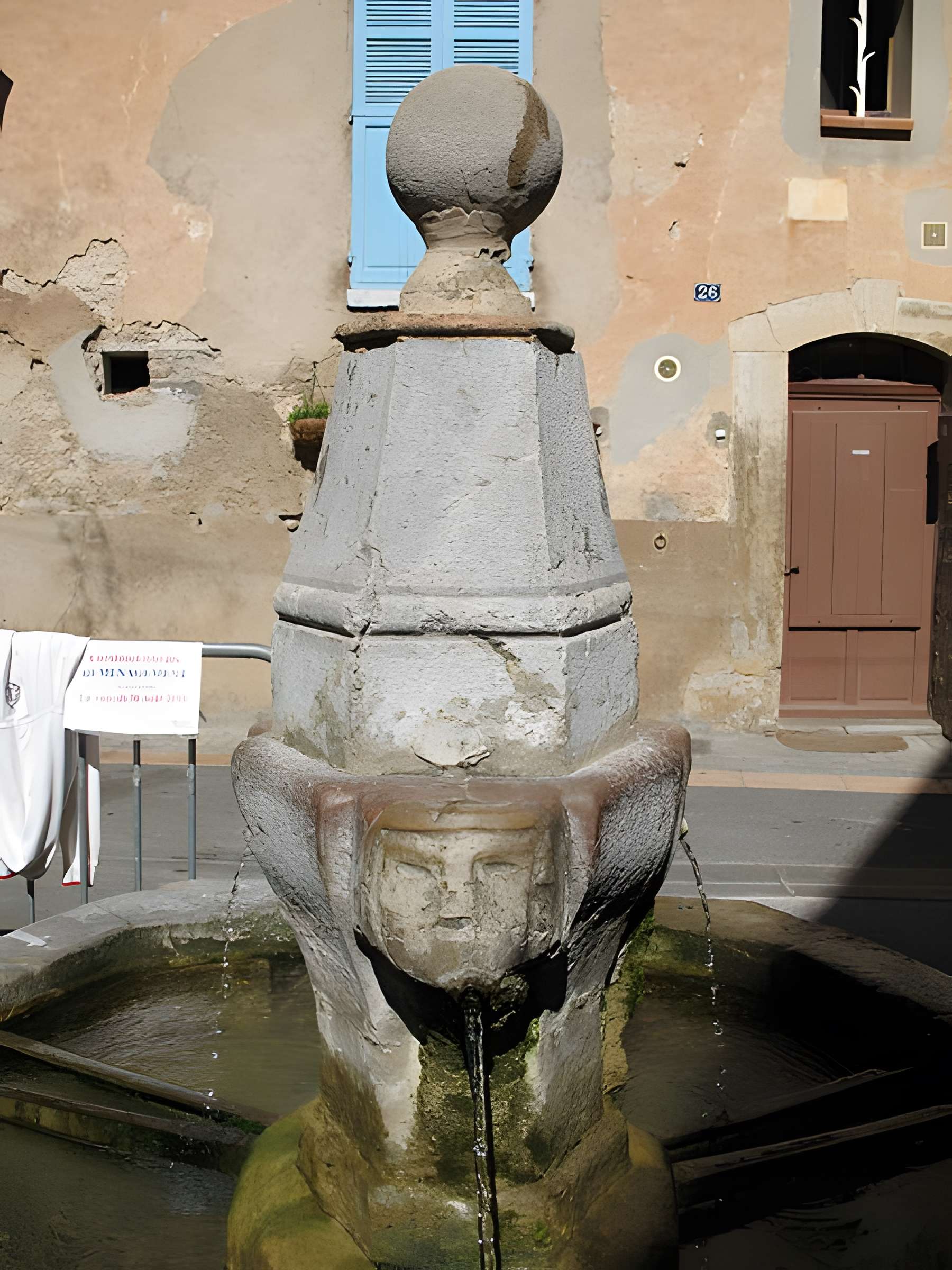 Fontaine de la rue de l'Abreuvoir de Besse-sur-Issole