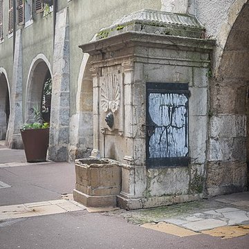 Fontaine de la rue de lÎle à Annecy