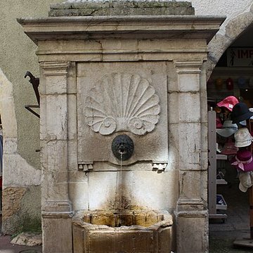 Fontaine de la rue de lÎle à Annecy
