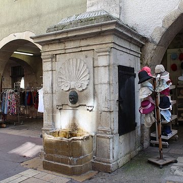 Fontaine de la rue de lÎle à Annecy