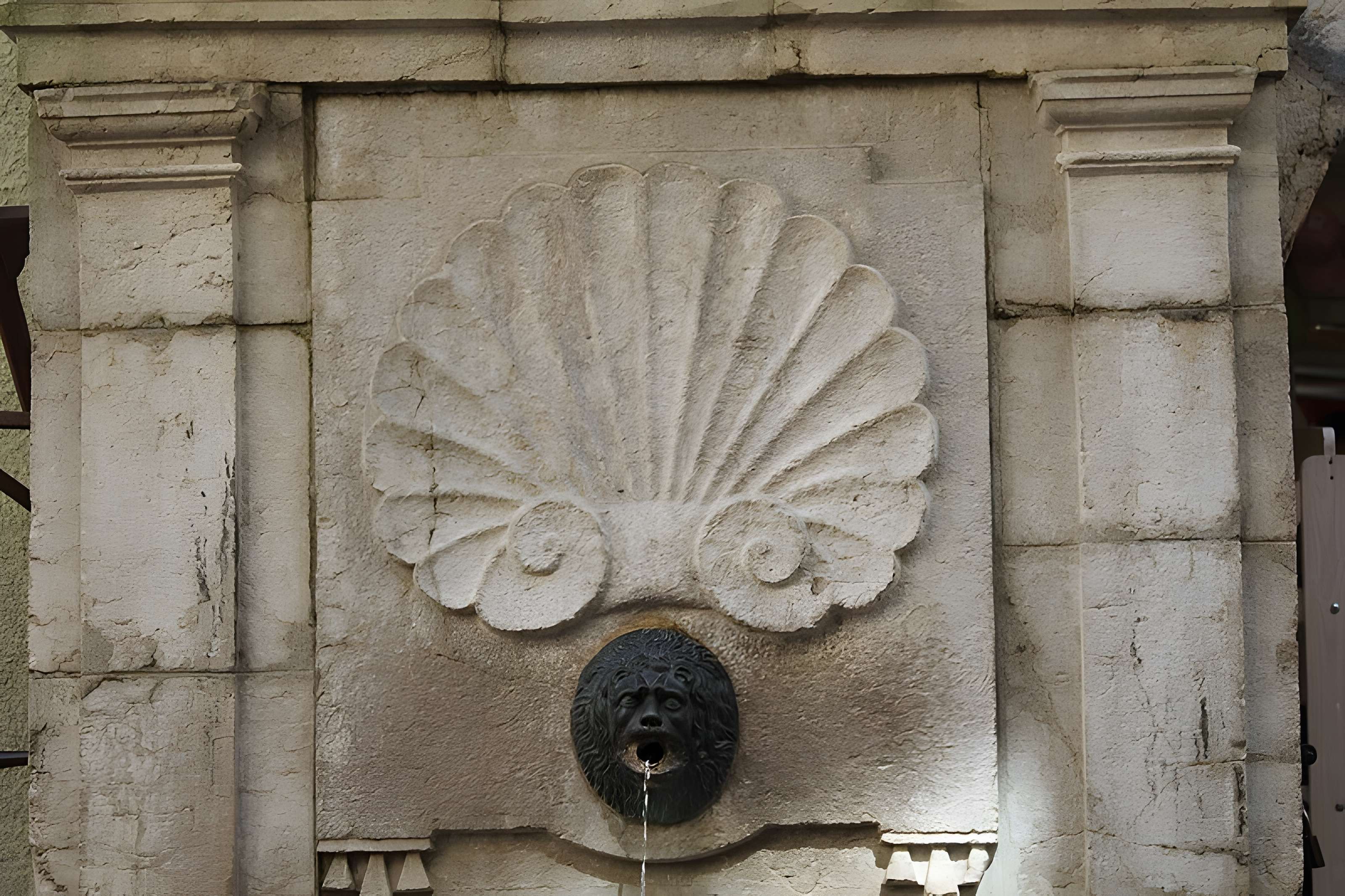 Fontaine de la rue de l'Île à Annecy