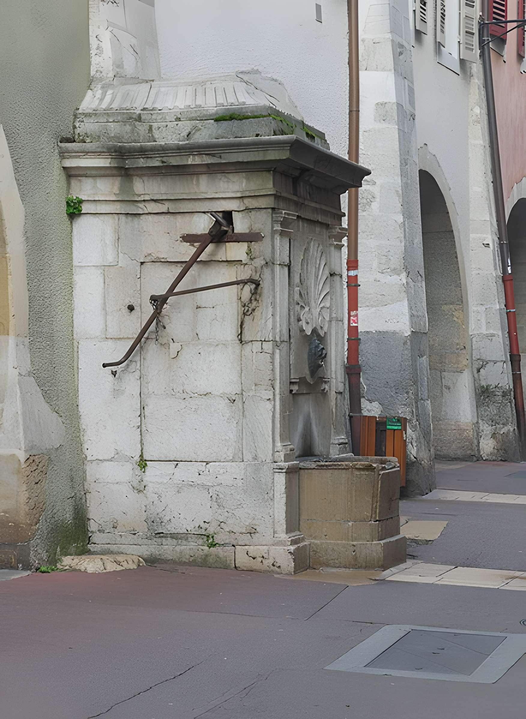 Fontaine de la rue de l'Île à Annecy