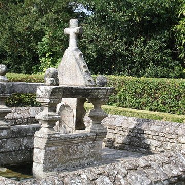 Fontaine de Longueville à Locmalo