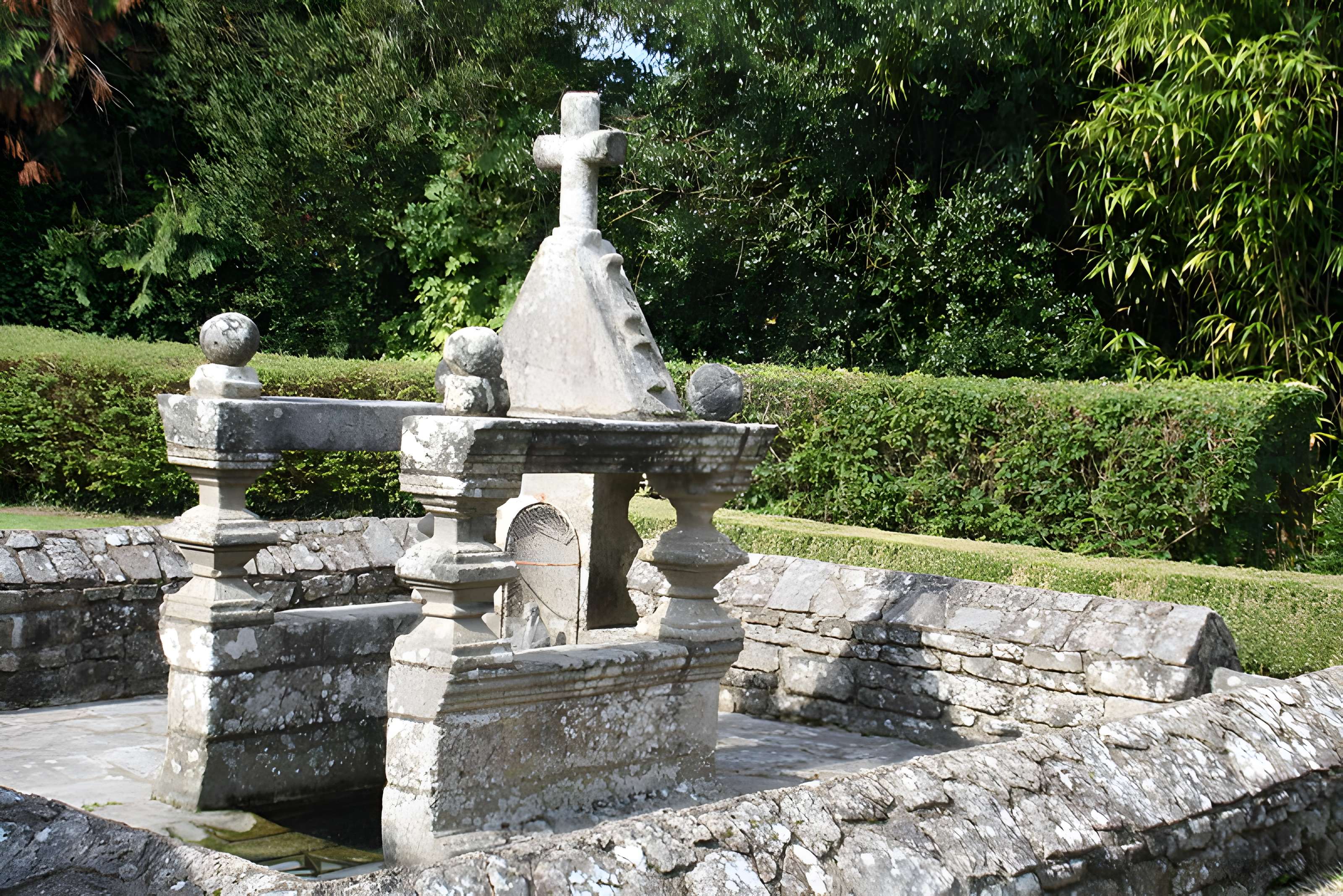 Fontaine de Longueville à Locmalo