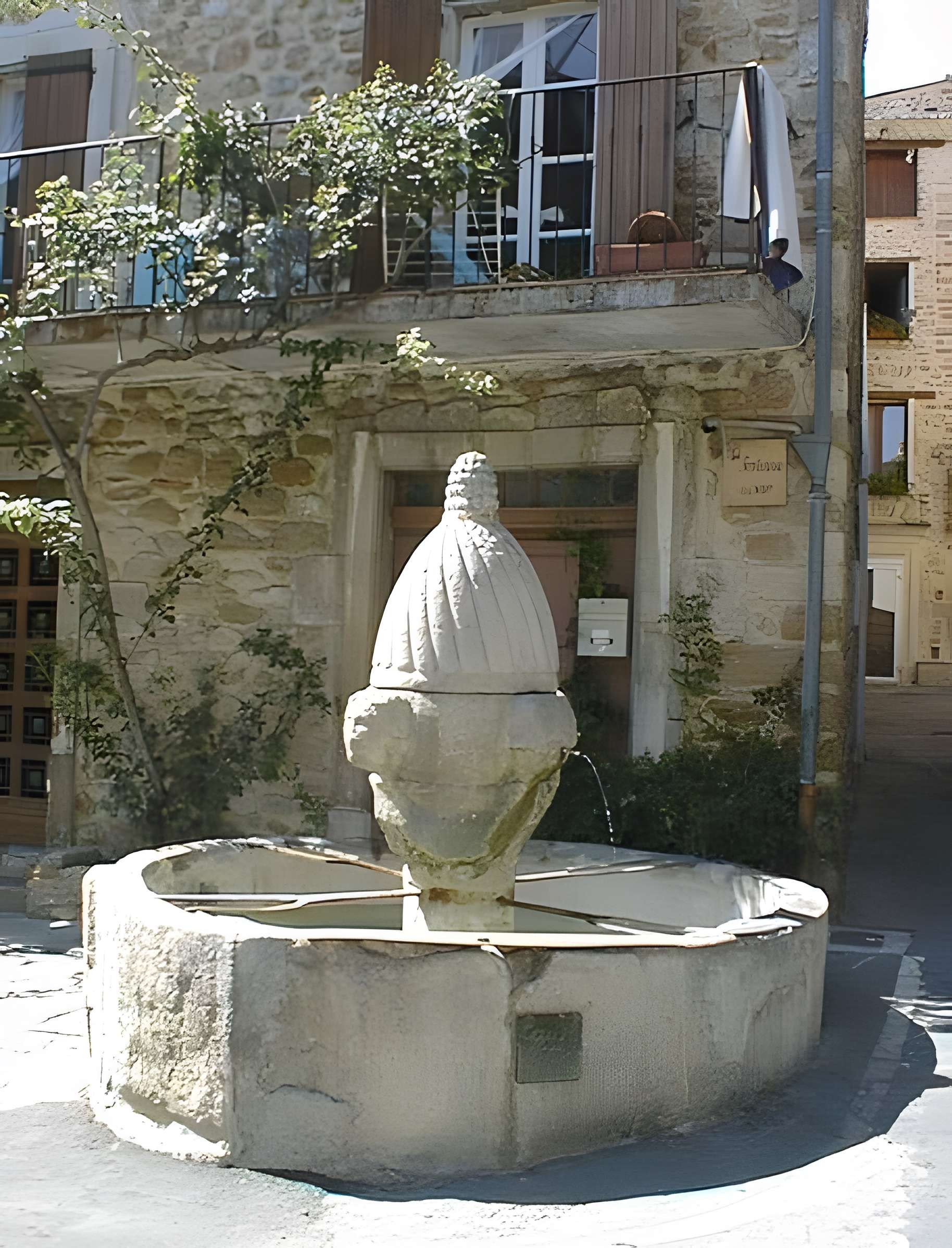 Fontaine de Mirabel-aux-Baronnies 