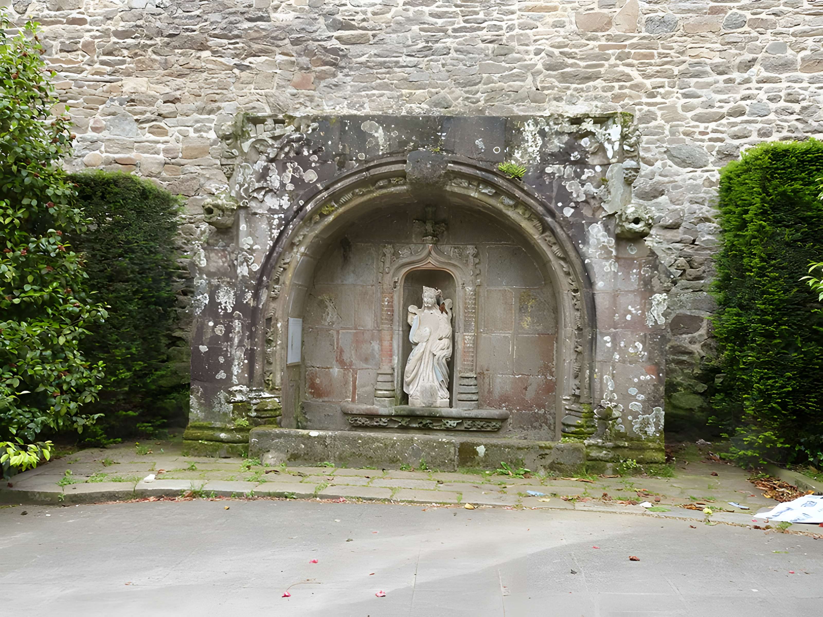 Fontaine de Notre-Dame de la Porte de Quintin