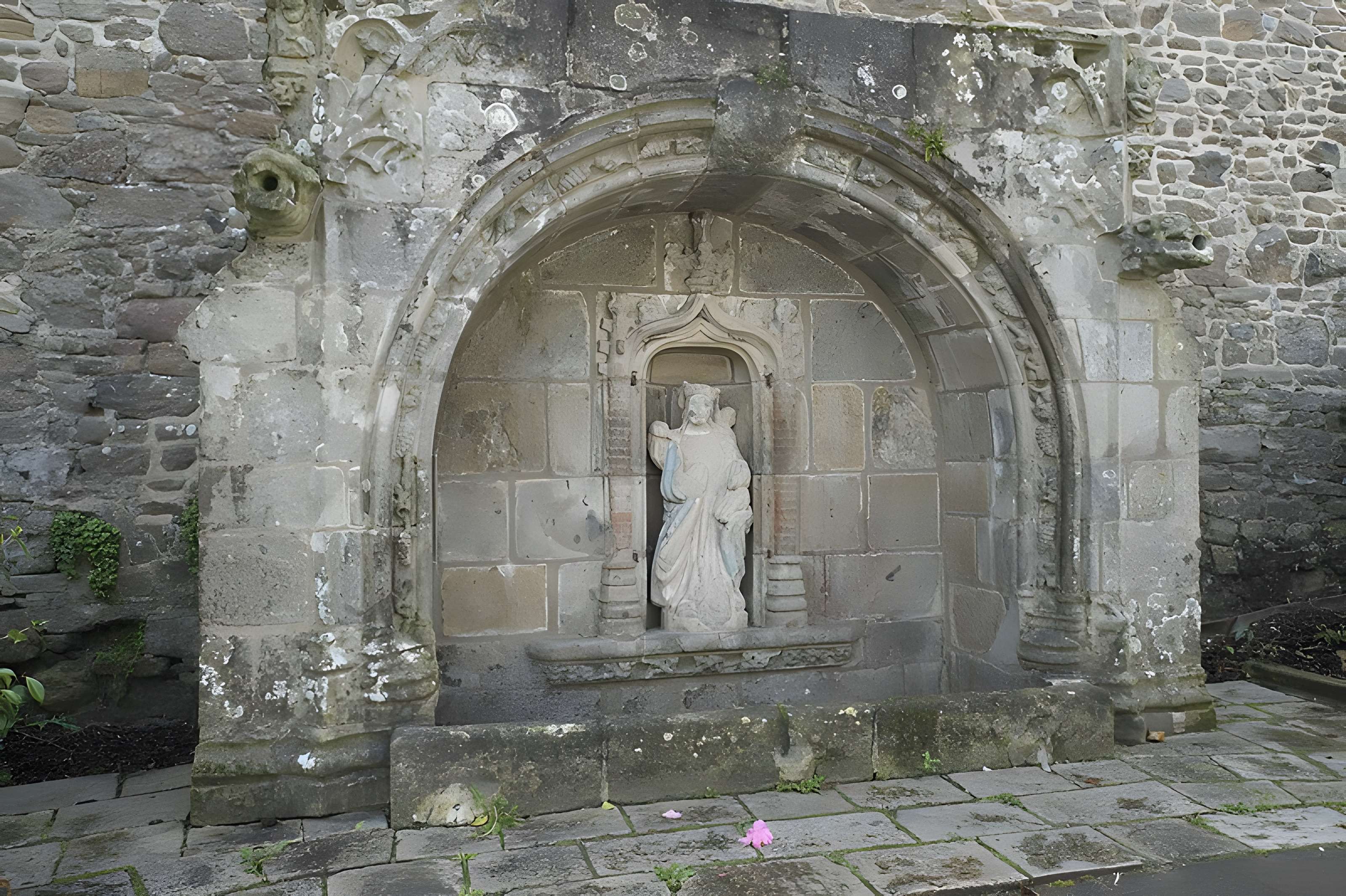 Fontaine de Notre-Dame de la Porte de Quintin